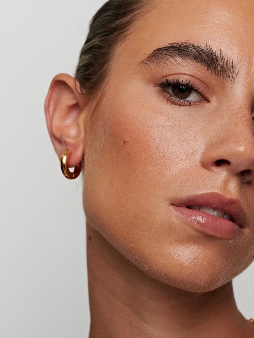 Mademoiselle Jules Jules Hoops Earrings In Gold — image 7 of 7